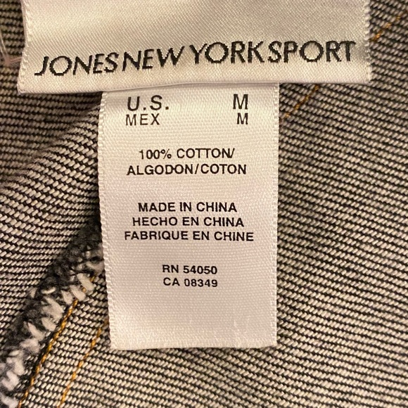 Jones New York Black Wash Denim Jean Jacket with Denim Flower Appliqué’s/Size M - Picture 14 of 14